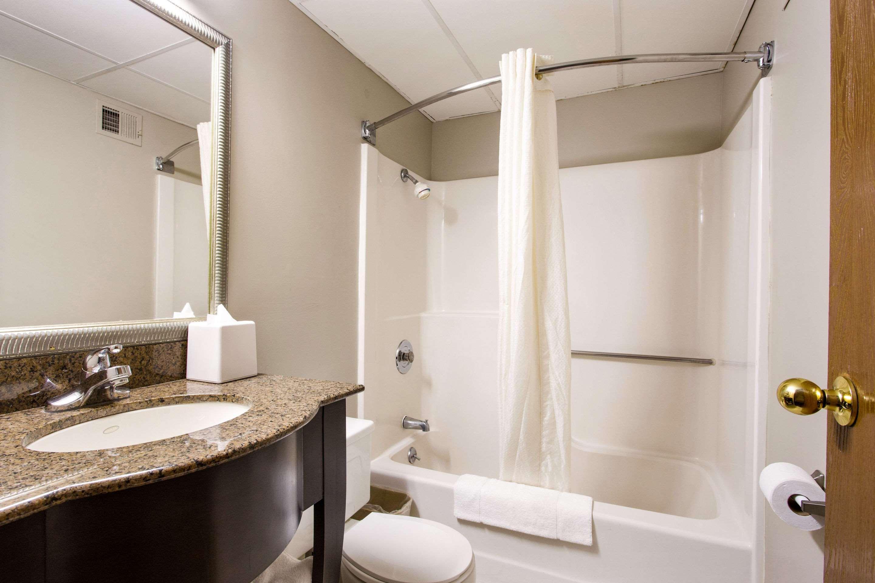 Red Lion Inn & Suites Olathe Kansas City Екстериор снимка